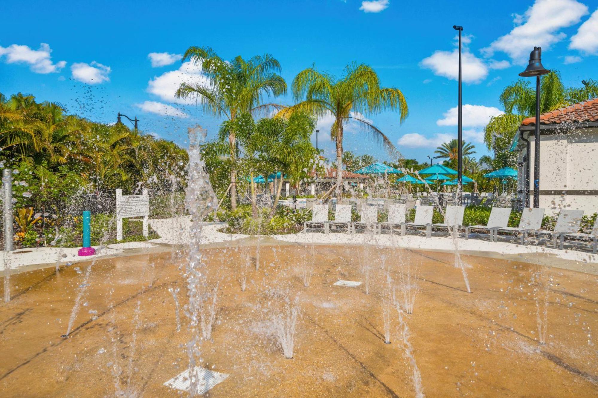 Floor With View Of Lake, Pool And Fireworks! Next To Convention Center! Apartment Orlando