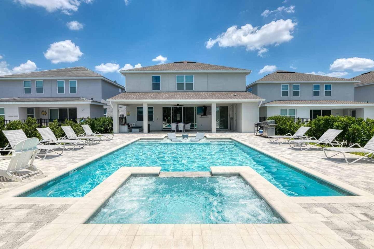 Spacious 8 Bdrm With South Facing Pool In Encore
