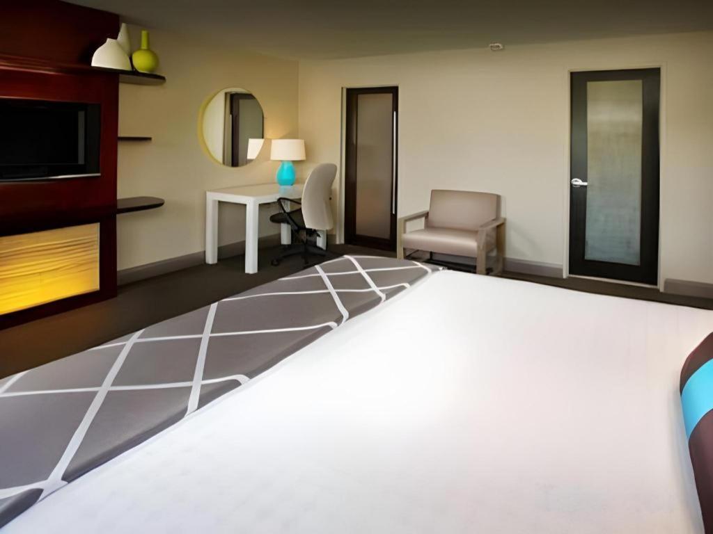 Disney's Contemporary Resort Lake Buena Vista