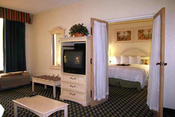 Hampton Near Universal Blvd/int'l Dr 3*